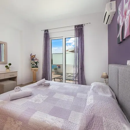 Kiriakos Family Suites R