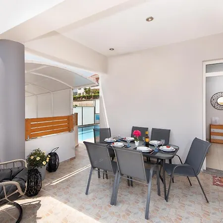 Kiriakos Appartement *